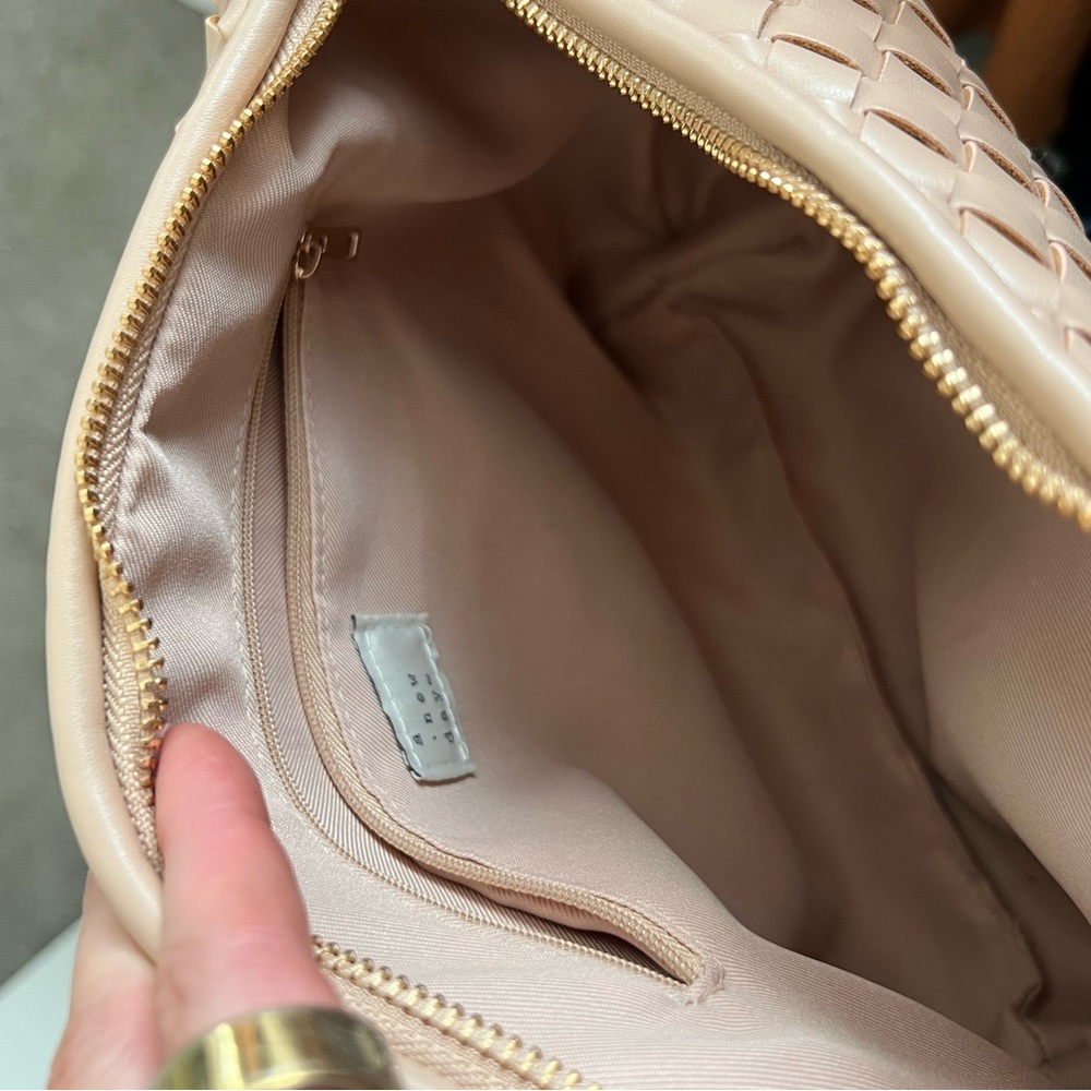 A New Day Beige Woven Shoulder Bag - Picture 4 of 5